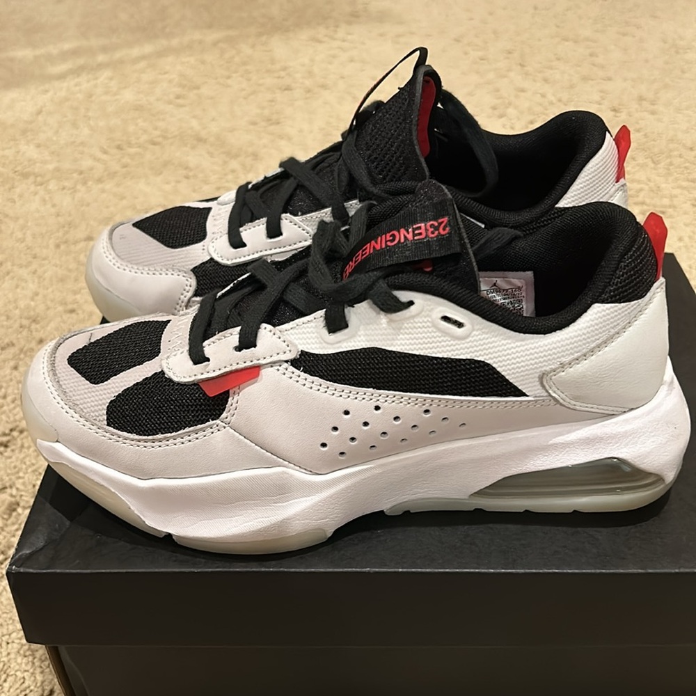 Jordan Air 200E size 6Y